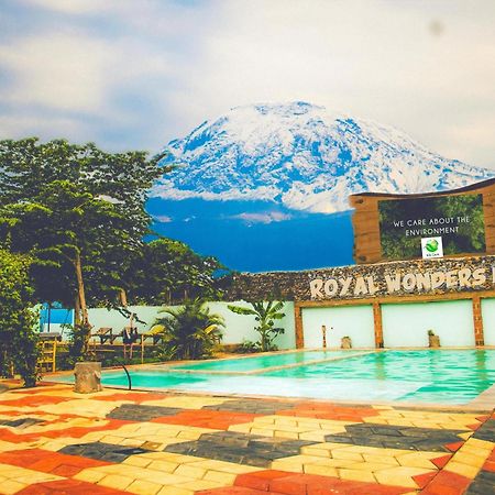 Royal Wonders Hotel Moshi Esterno foto