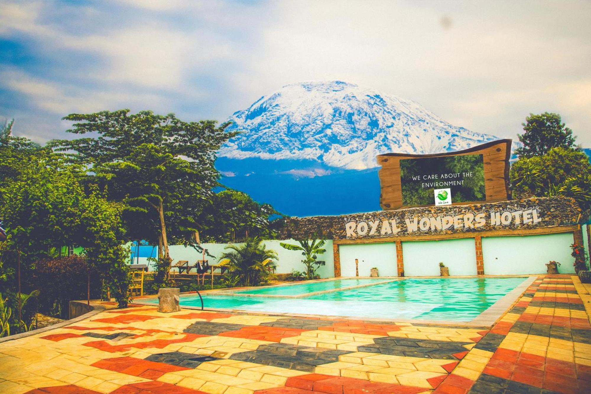 Royal Wonders Hotel Moshi Esterno foto