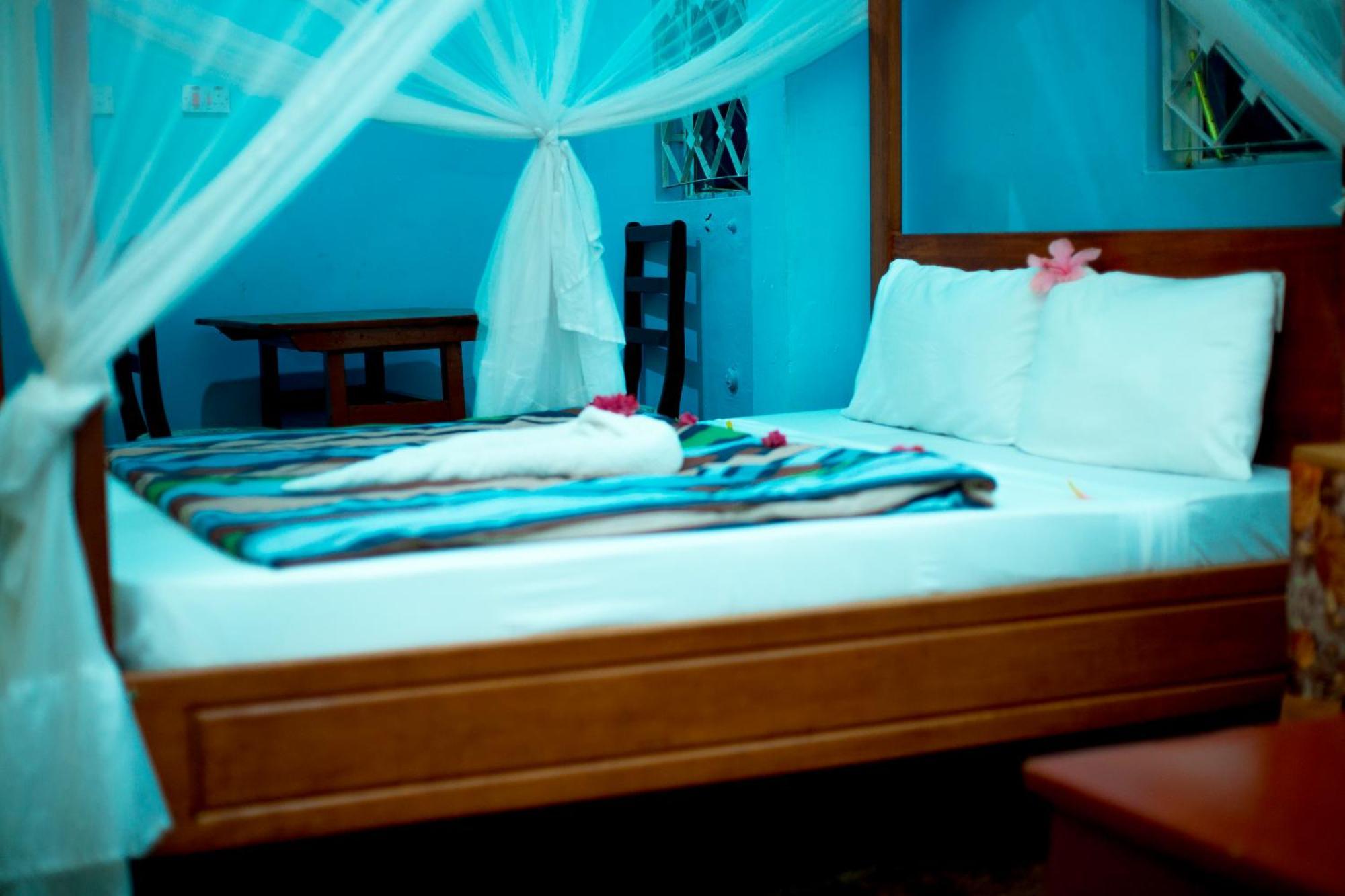 Royal Wonders Hotel Moshi Esterno foto