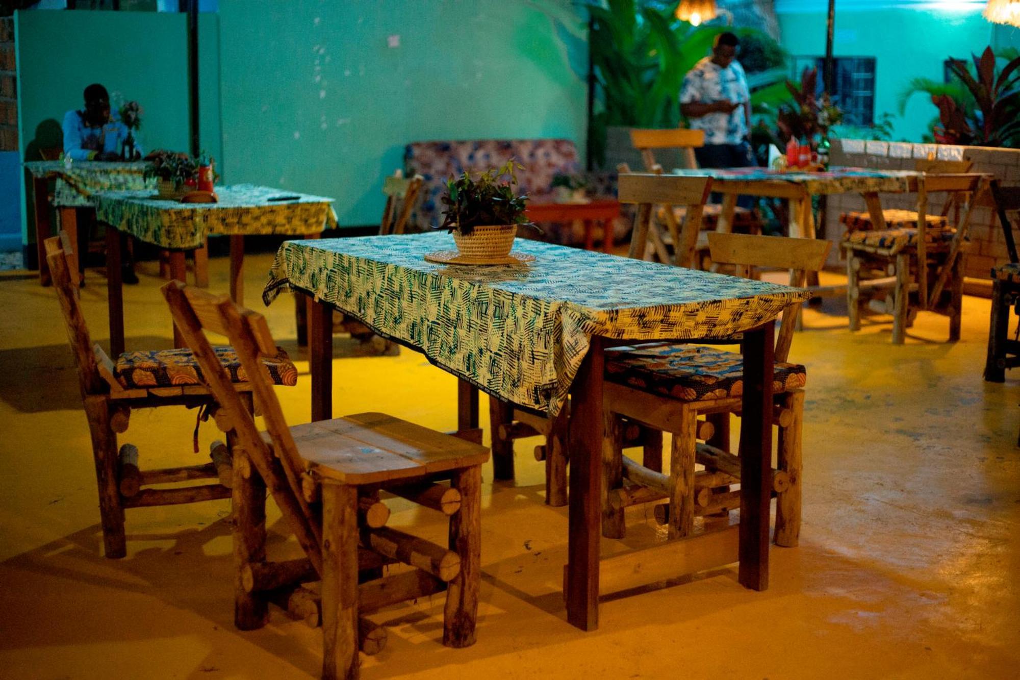 Royal Wonders Hotel Moshi Esterno foto