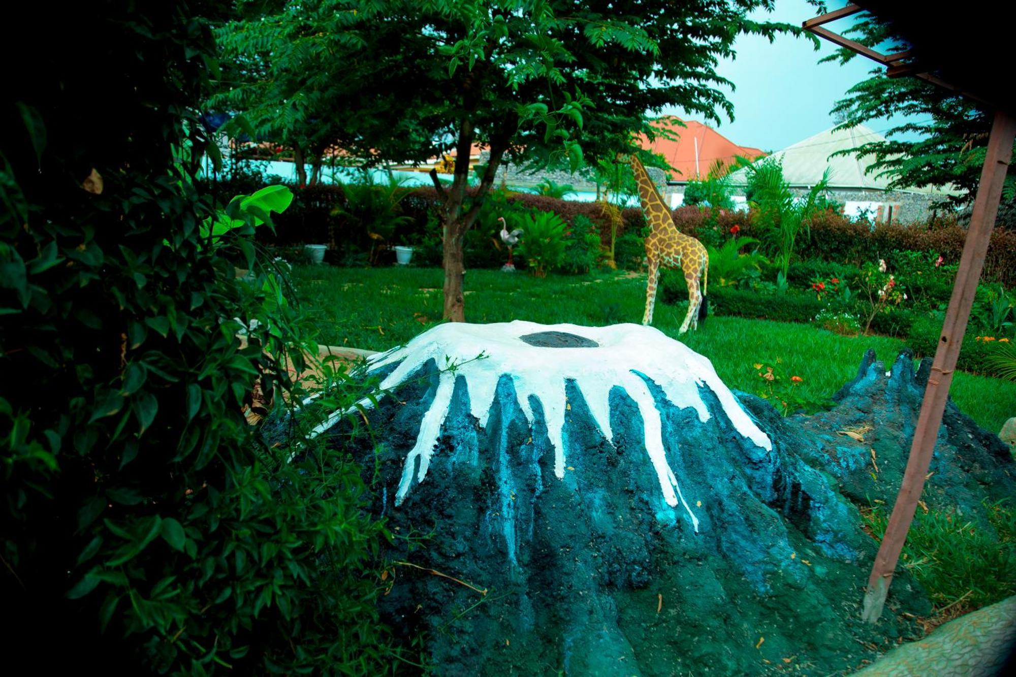 Royal Wonders Hotel Moshi Esterno foto