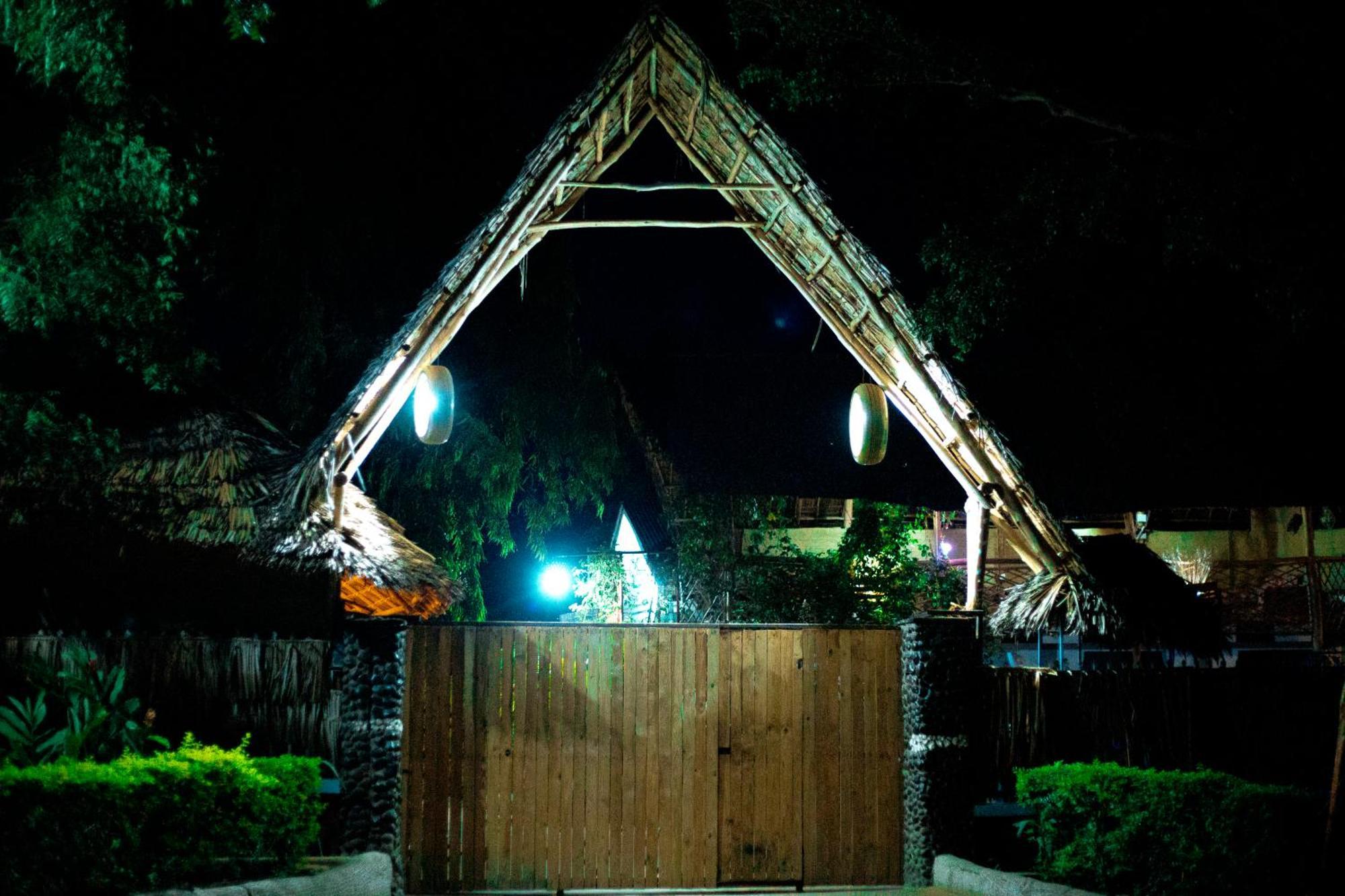 Royal Wonders Hotel Moshi Esterno foto