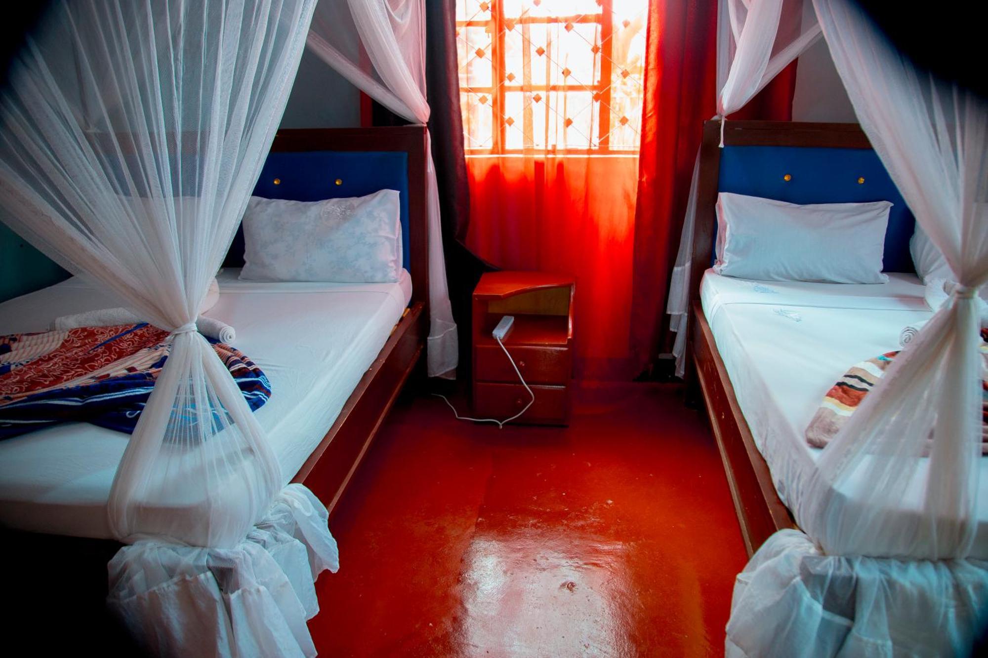 Royal Wonders Hotel Moshi Esterno foto
