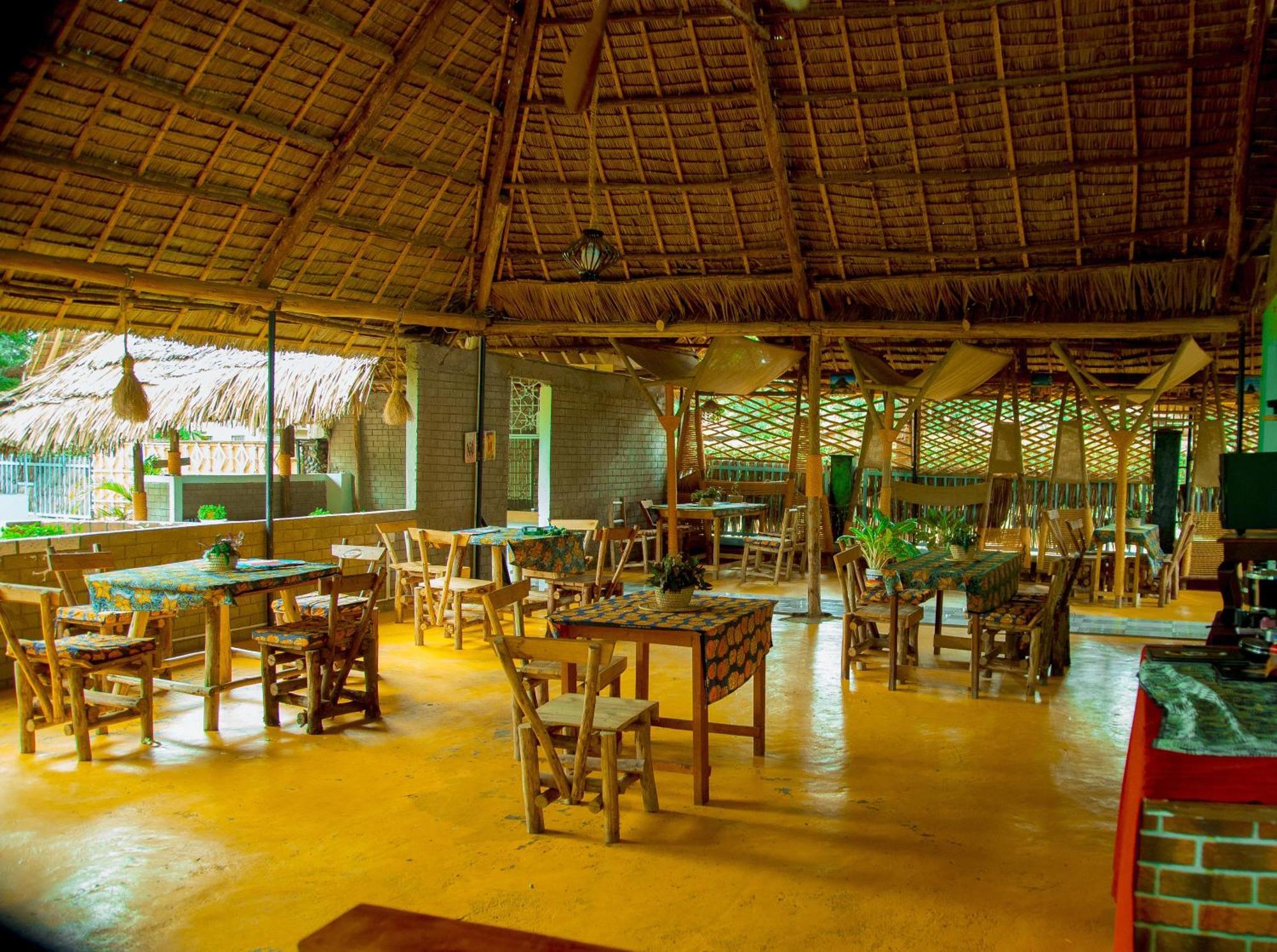 Royal Wonders Hotel Moshi Esterno foto